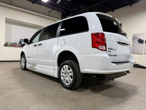Used 2019 Dodge Grand Caravan SE FWD image 8