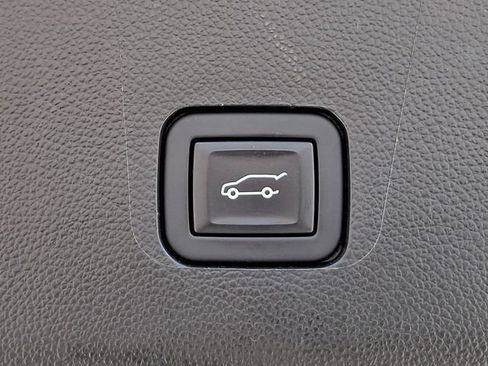 Used 2023 Chevrolet Traverse LT AWD/4WD image 31