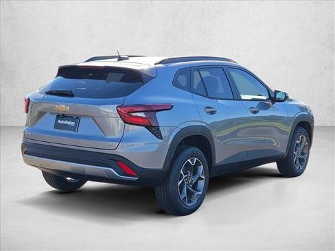 New 2026 Chevrolet Trax LT w/ LT Convenience Package image 2