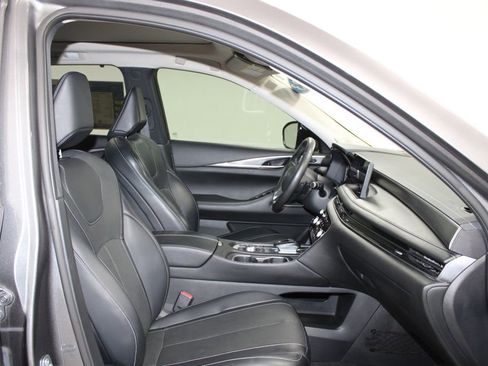 Used 2023 INFINITI QX60 Luxe w/ Vision Package FWD image 28
