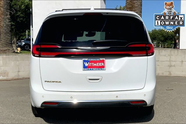Used 2022 Chrysler Pacifica Touring-L FWD image 4