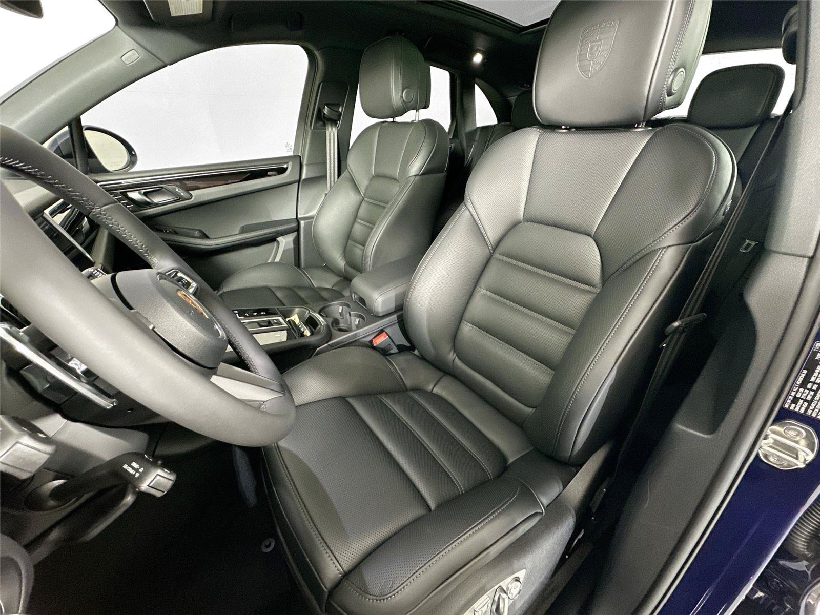Certified 2026 Porsche Macan Turbo AWD/4WD image 5