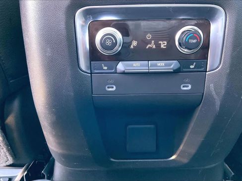 Used 2024 GMC Yukon Denali AWD/4WD image 34