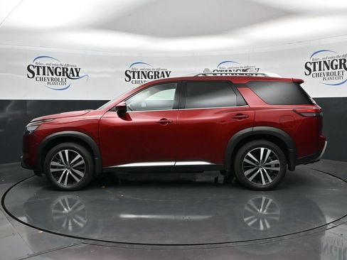 Used 2025 Nissan Pathfinder Platinum w/ Cargo Package FWD image 4