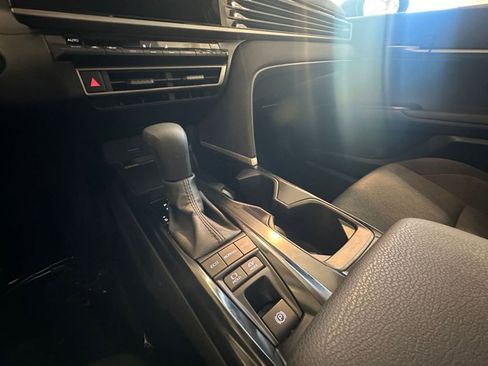 Used 2025 Toyota Camry LE image 40