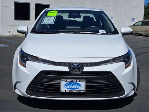 Used 2023 Toyota Corolla LE image 2