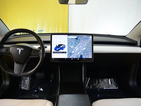 Used 2018 Tesla Model 3 Long Range image 2