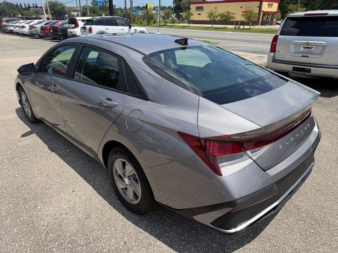 Used 2024 Hyundai Elantra SE FWD image 7