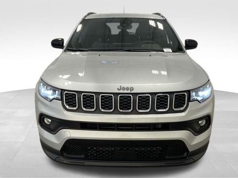 Used 2024 Jeep Compass Latitude image 6