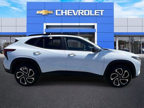 Certified 2024 Chevrolet Trax RS w/ Sunroof Package image 4