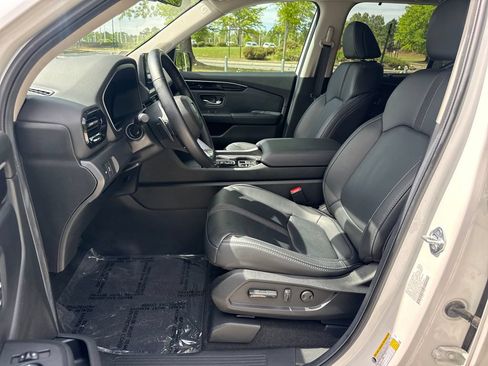 Certified 2025 Honda Pilot EX-L image 13