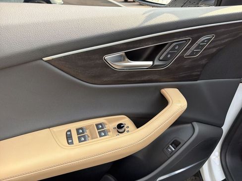 Used 2025 Audi Q8 Premium Plus AWD/4WD image 16