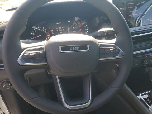 New 2026 Jeep Compass Latitude image 11