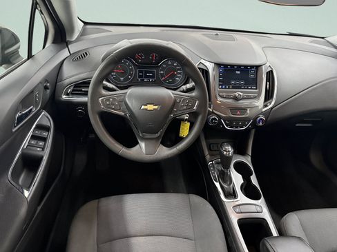 Used 2019 Chevrolet Cruze LT FWD image 9