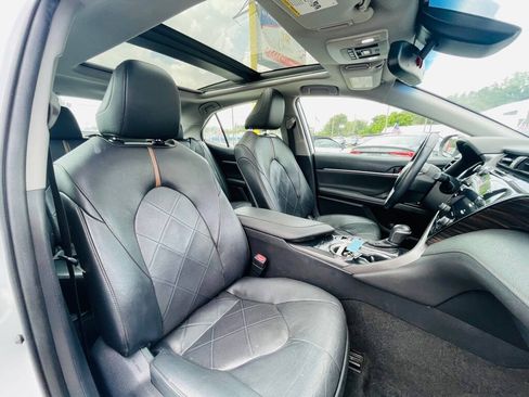 Used 2019 Toyota Camry XLE FWD image 21