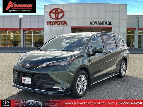 Certified 2024 Toyota Sienna XLE image 4