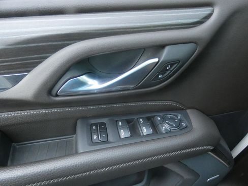 Used 2024 GMC Yukon XL Denali AWD/4WD image 19