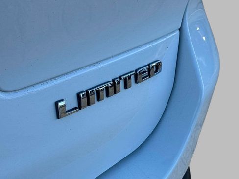 Used 2023 Jeep Grand Cherokee L Limited AWD/4WD image 11