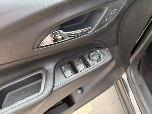 Used 2019 Chevrolet Equinox LT FWD image 16