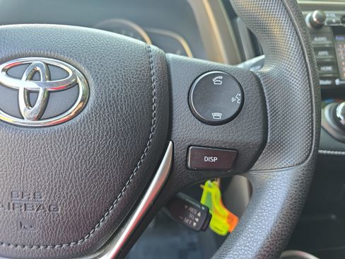 Used 2015 Toyota RAV4 XLE FWD image 17