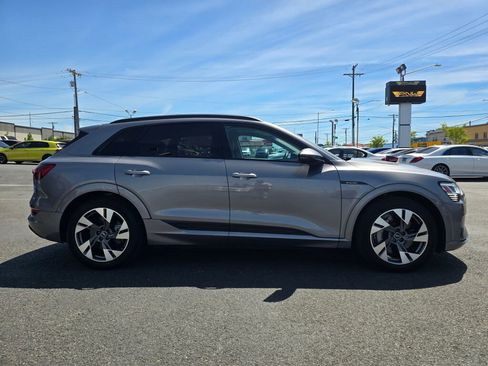 Used 2021 Audi e-tron Premium w/ Convenience Plus Package AWD/4WD image 5