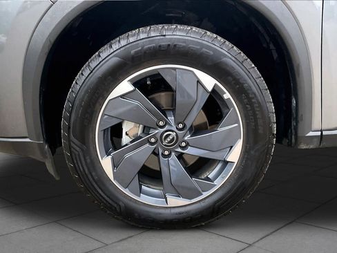 Used 2025 Nissan Rogue SV image 11