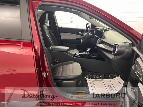 Used 2025 Chevrolet Trax LT FWD image 39