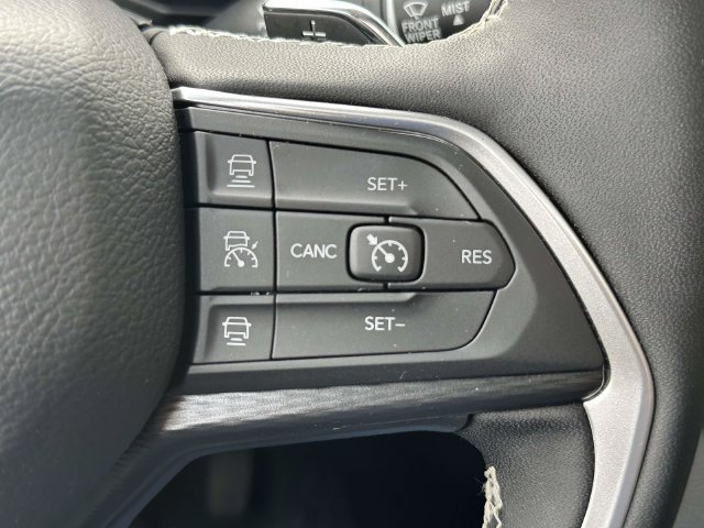 Certified 2025 Jeep Grand Cherokee Laredo X w/ Luxury Tech Group I AWD/4WD image 33
