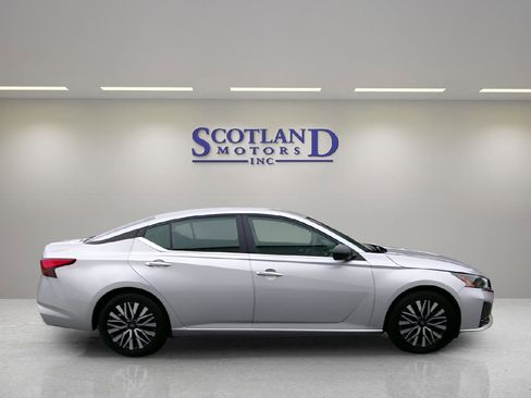 Used 2024 Nissan Altima 2.5 SV image 5