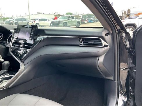 Used 2022 Toyota Camry LE FWD image 18