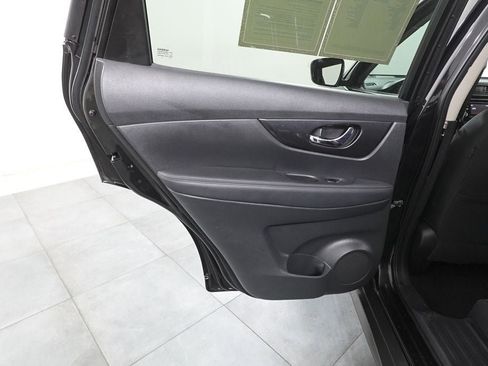 Used 2017 Nissan Rogue SV image 22