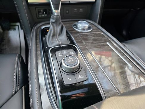 Used 2024 Nissan Armada Platinum w/ Captain's Chairs Package image 32