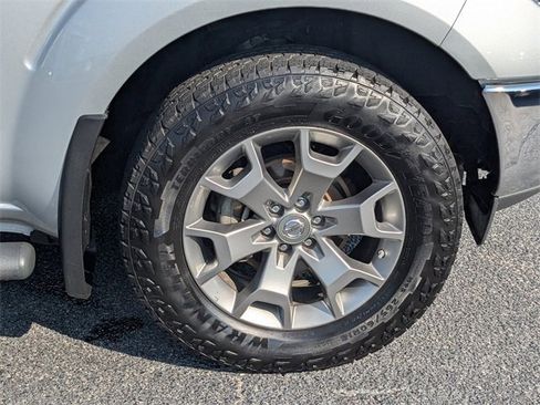 Used 2019 Nissan Frontier SL image 12