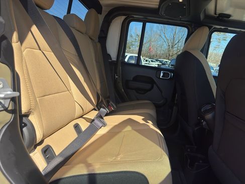 New 2026 Jeep Gladiator Willys AWD/4WD image 17