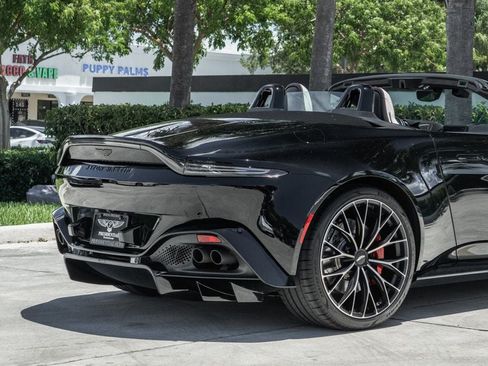 Used 2022 Aston Martin V8 Vantage Roadster RWD image 7