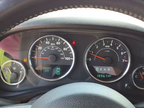 Used 2017 Jeep Wrangler Unlimited Rubicon w/ Connectivity Group AWD/4WD image 10
