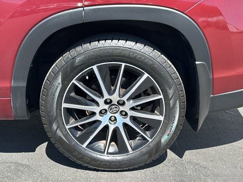 Used 2017 Toyota Highlander SE image 8