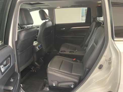 Used 2019 Toyota Highlander XLE image 8