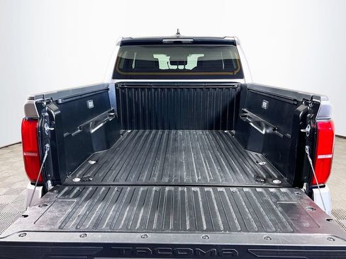 Certified 2025 Toyota Tacoma SR5 AWD/4WD image 22
