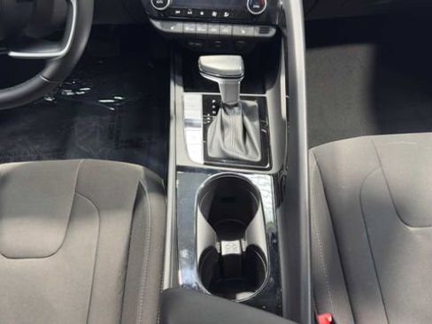 Used 2022 Hyundai Elantra SEL w/ Convenience Package FWD image 19