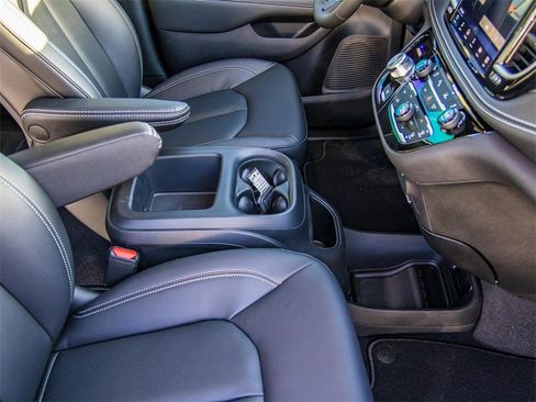 New 2026 Chrysler Pacifica Select w/ S Appearance Package image 16