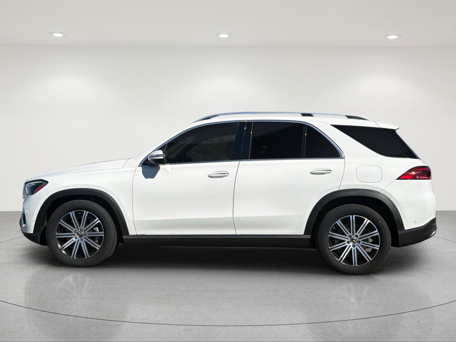 Used 2025 Mercedes-Benz GLE 450e 4MATIC image 2