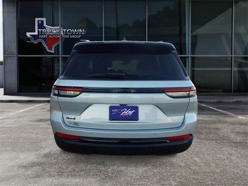 Used 2024 Jeep Grand Cherokee Altitude image 4