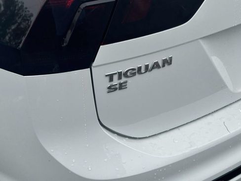Used 2021 Volkswagen Tiguan SE R-Line FWD image 11