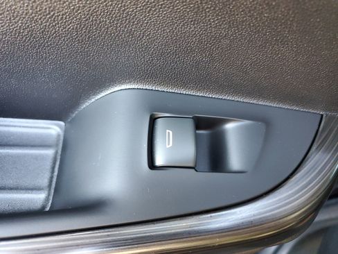 Used 2023 GMC Acadia SLT image 16