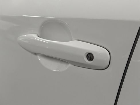 Used 2021 Toyota Corolla LE image 11