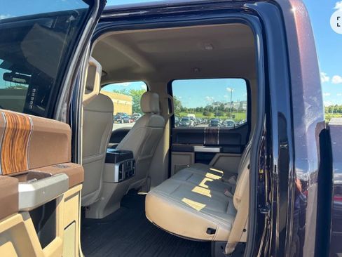 Used 2019 Ford F150 Lariat w/ Equipment Group 502A Luxury AWD/4WD image 8