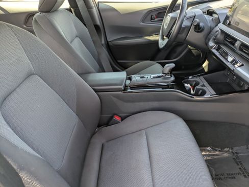 Used 2025 Toyota Prius LE FWD image 11