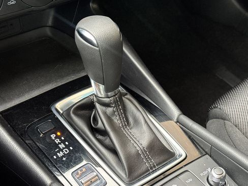 Used 2018 MAZDA MAZDA3 Sport FWD image 25