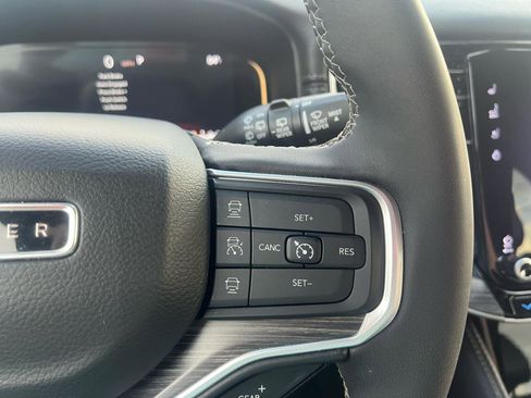 Used 2024 Jeep Wagoneer L Series II image 51